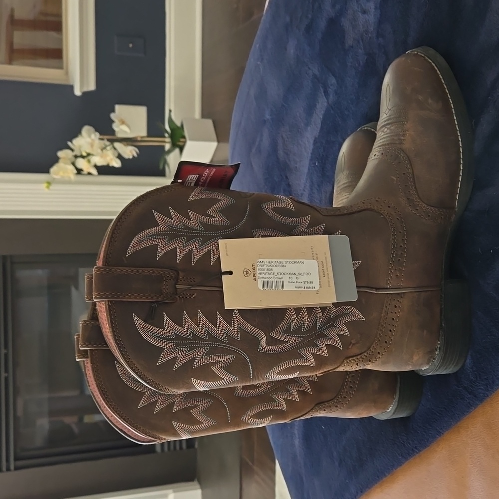 NWT Ariat Boots women's size 10